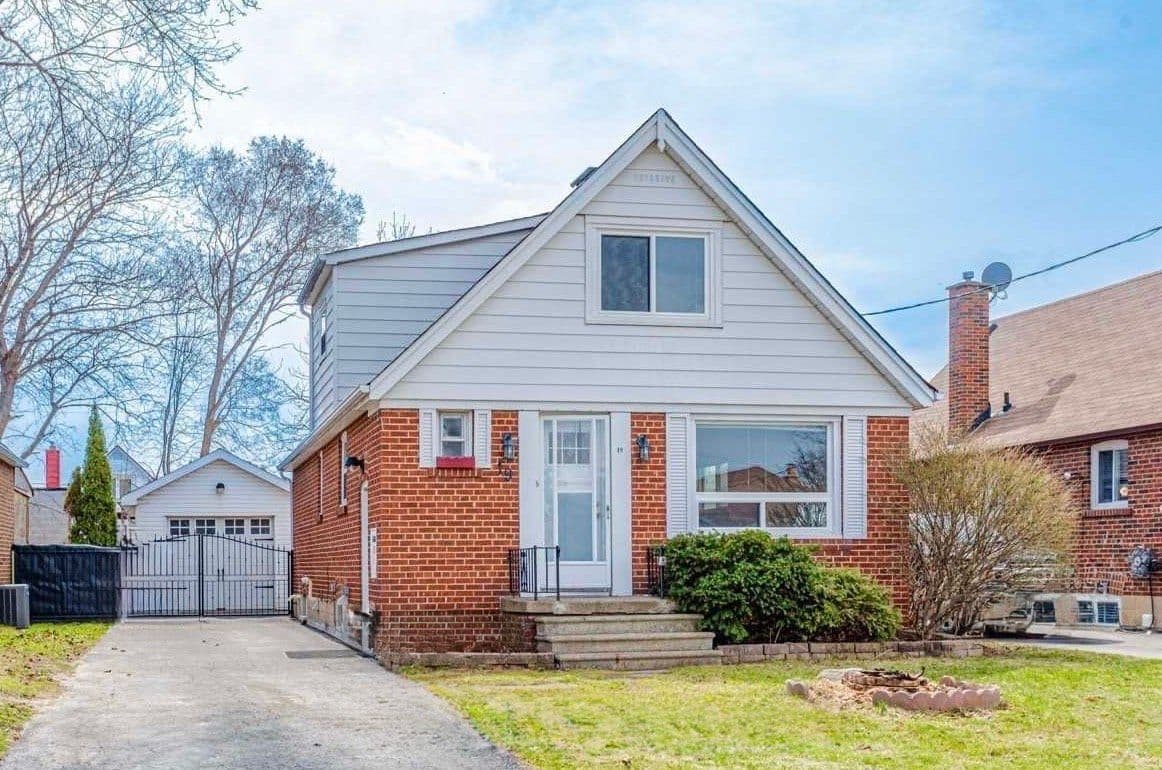 19 Westchester Street Main & 2nd Floor, Toronto W04, ON M6M 2S4