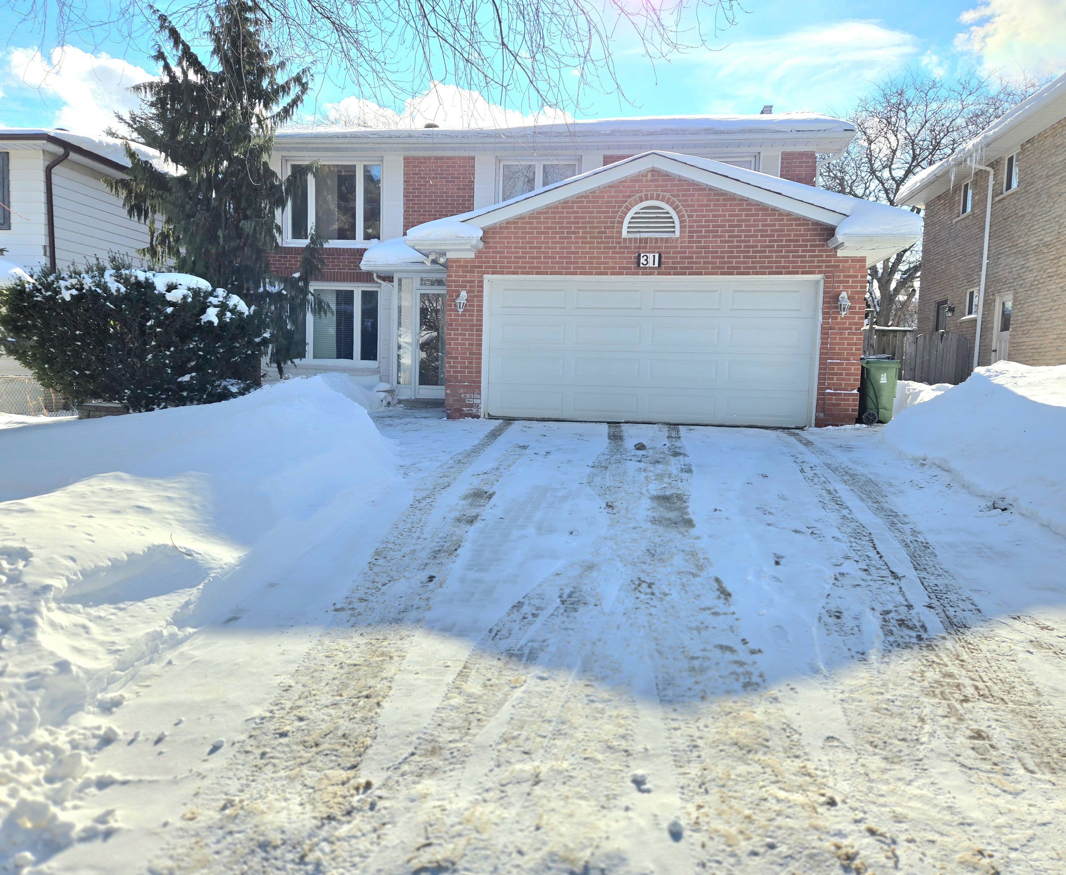 31 Whitehorn Crescent, Toronto C15, ON M2J 3B1