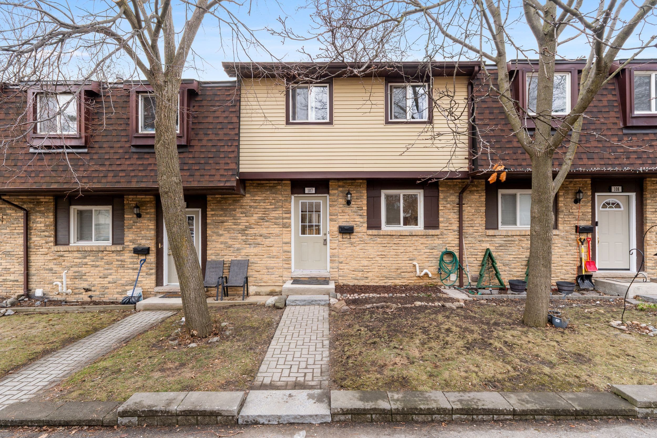 45 Hansen Road N 107, Brampton, ON L6V 3C5