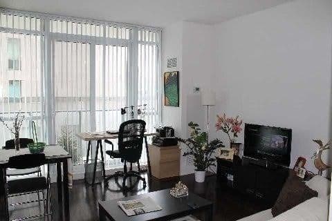 770 Bay Street 1809, Toronto C01, ON M5G 1N6