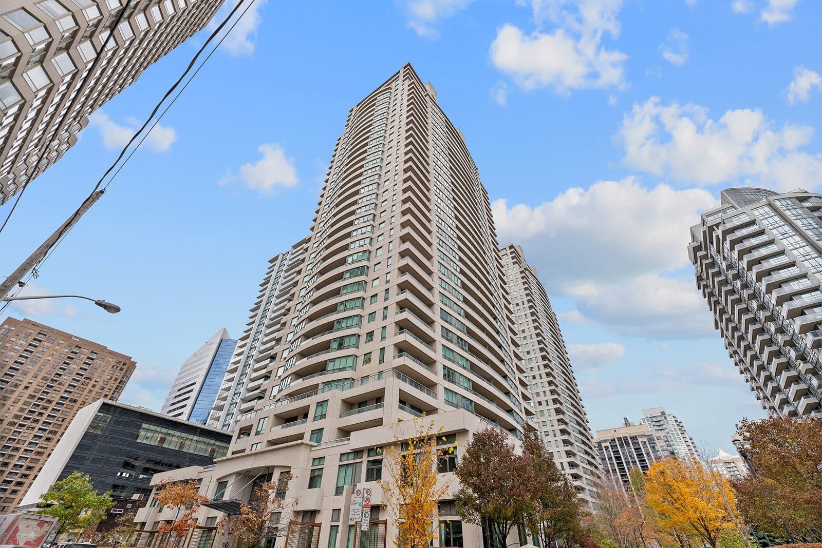 18 Spring Garden Avenue 909, Toronto C14, ON M2N 7M2