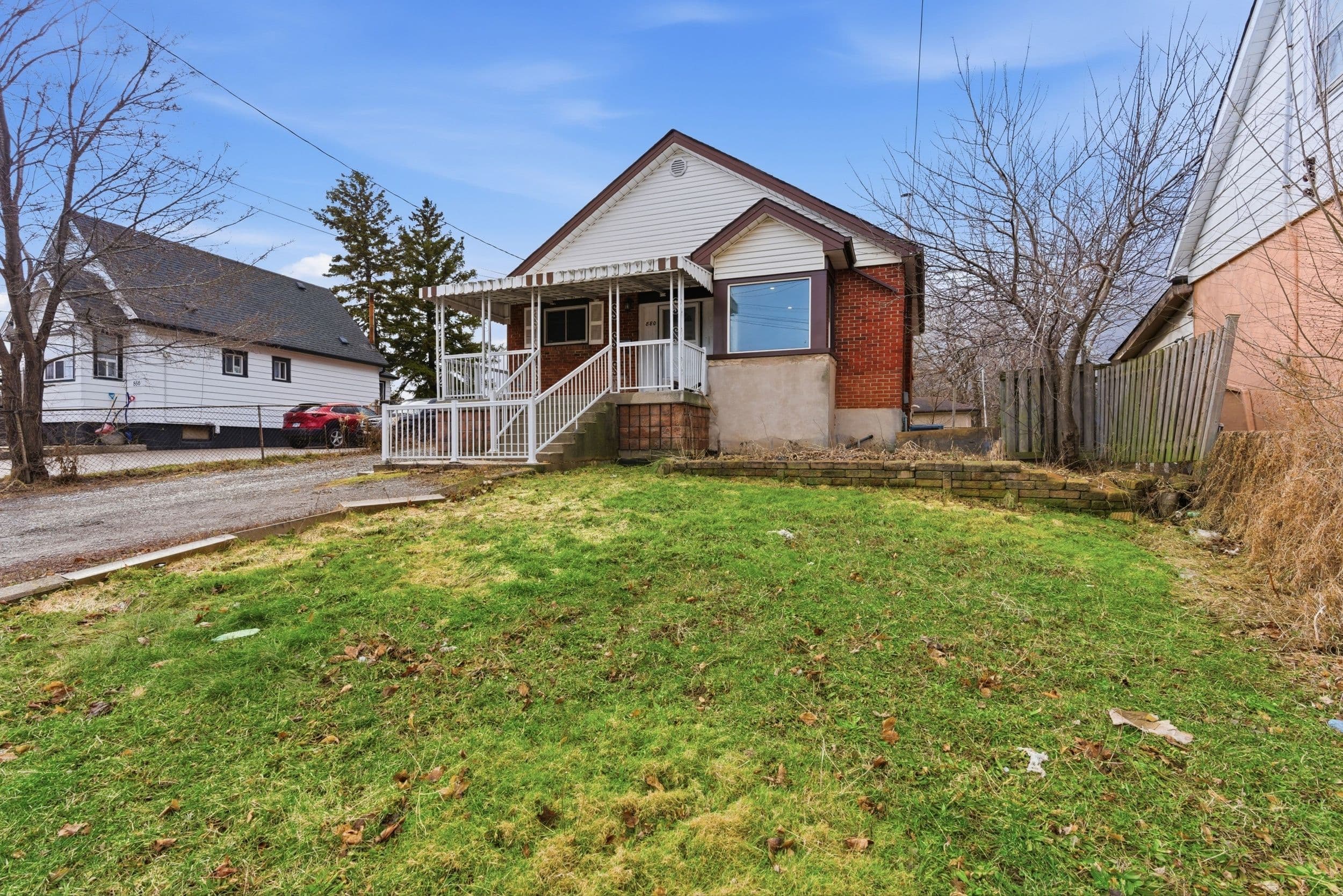 880 LAWRENCE Road, Hamilton, ON L8K 2A3