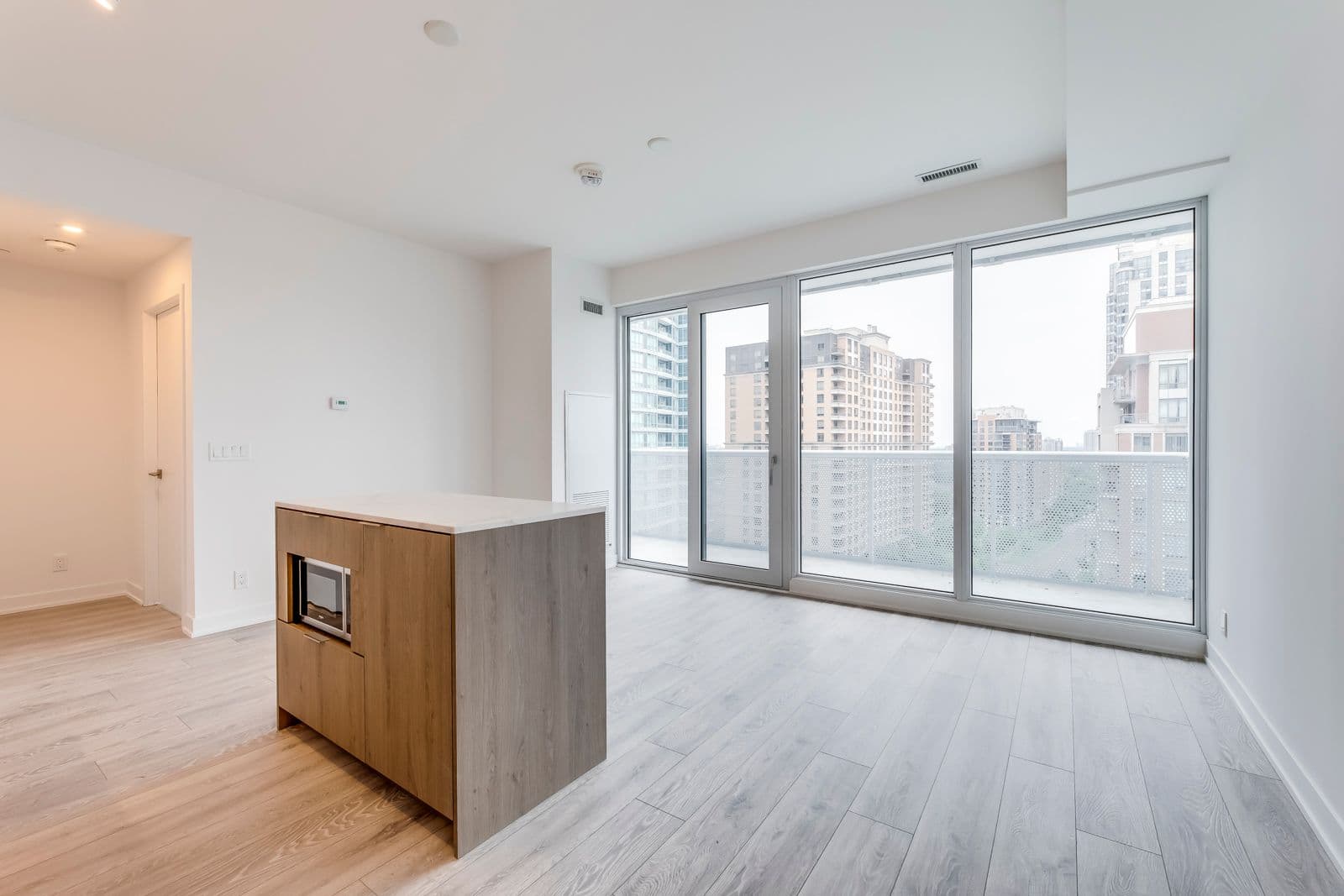15 Holmes Avenue 1111, Toronto C14, ON M2N 0L4