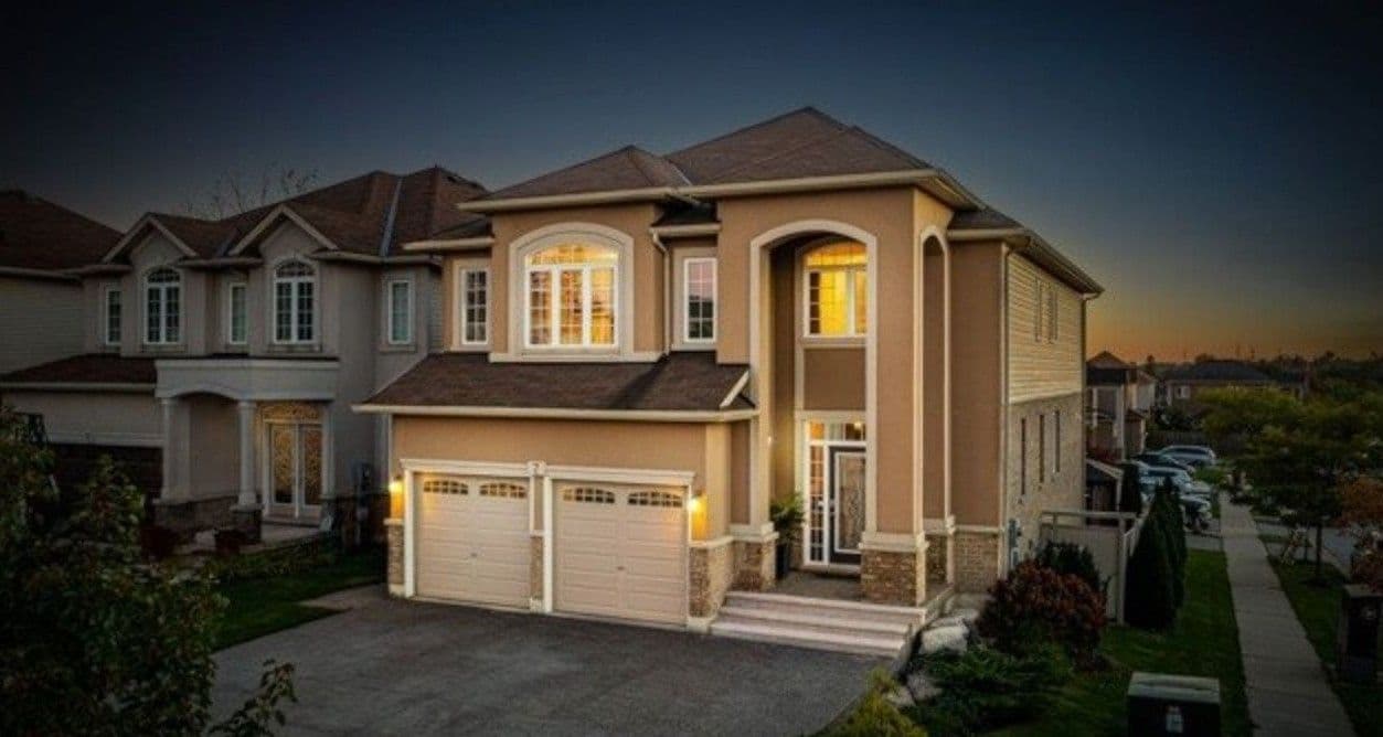 7 Woodvalley Court, Hamilton, ON L9B 0A8