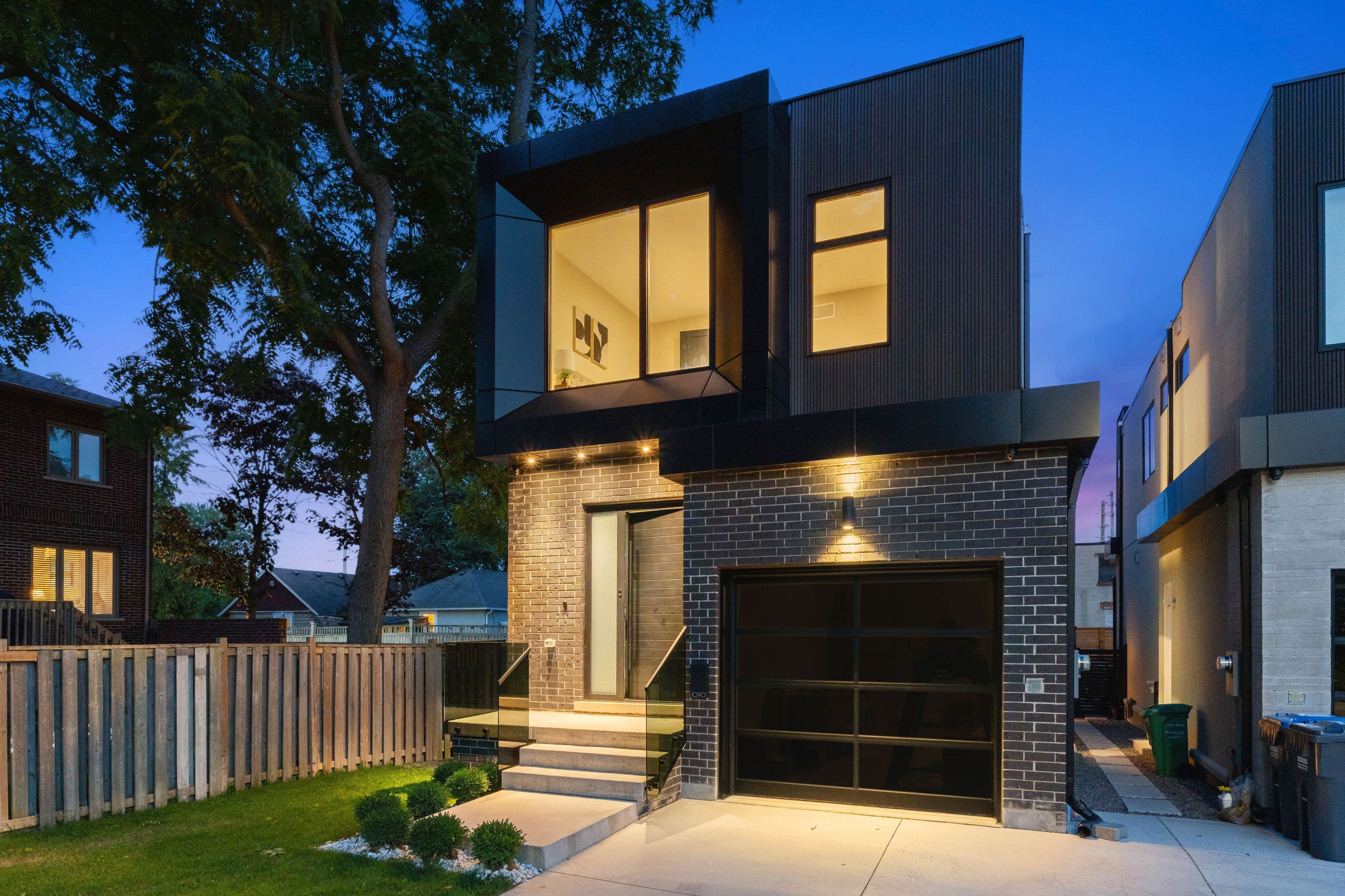 1090 Ella Avenue, Mississauga, ON L5E 1H5