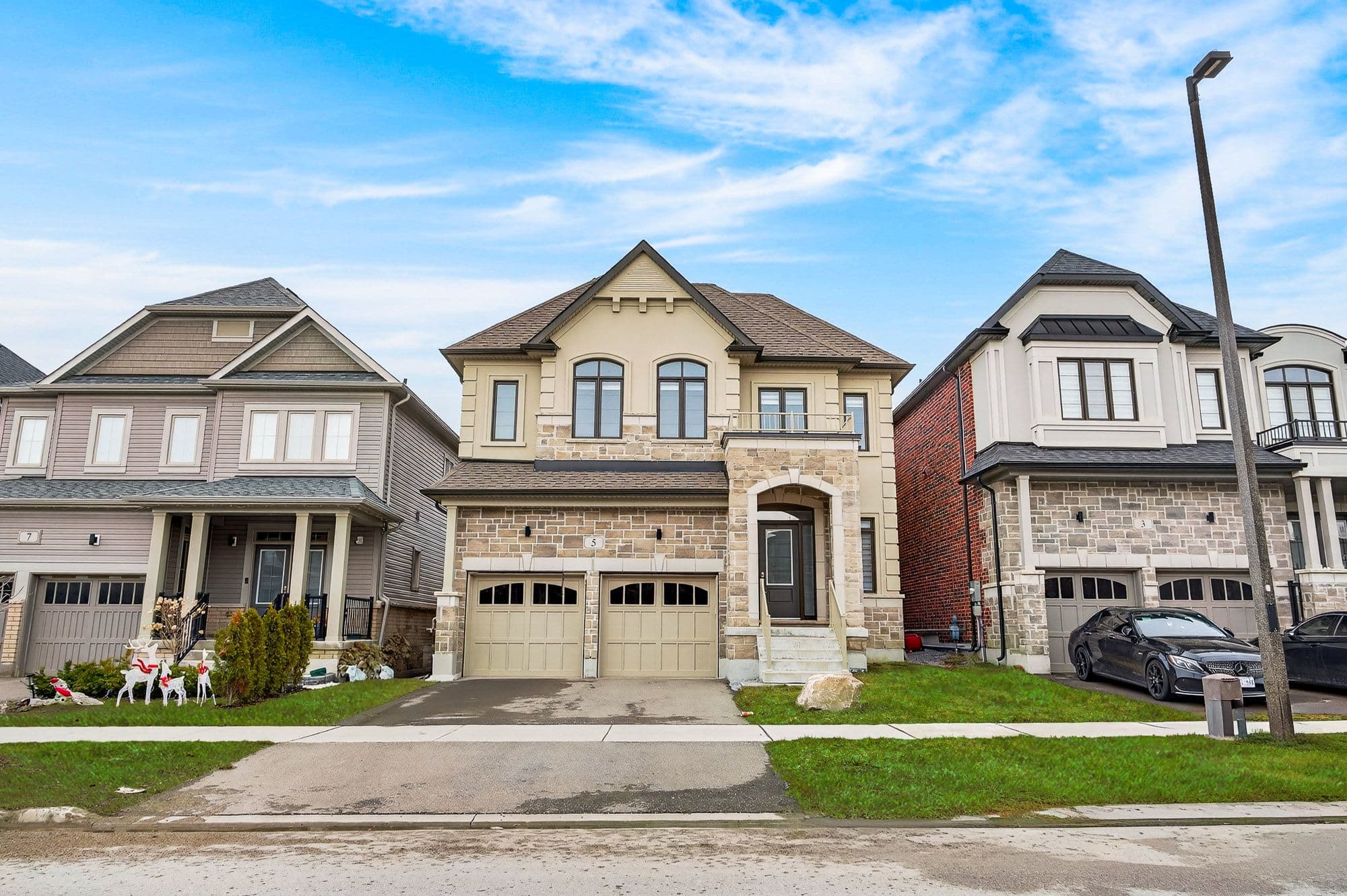 5 Valleo Street, Georgina, ON L4P 0J8