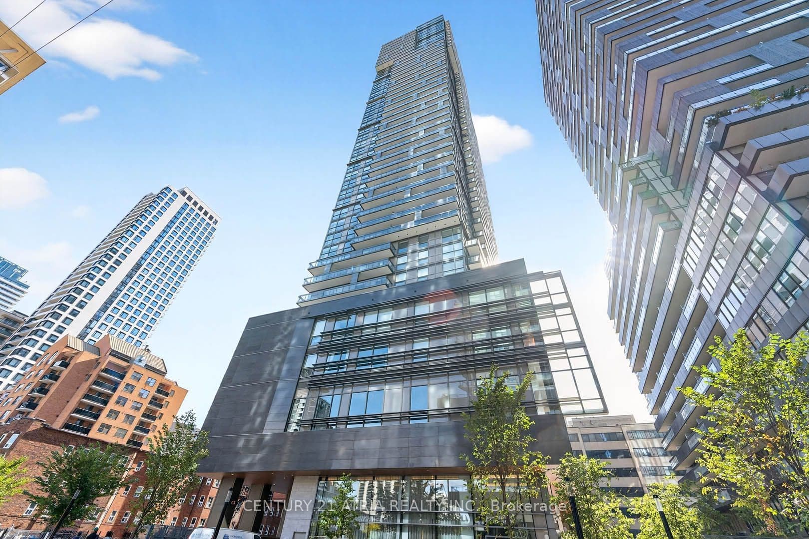 39 Roehampton Avenue 707, Toronto C10, ON M4P 0G1