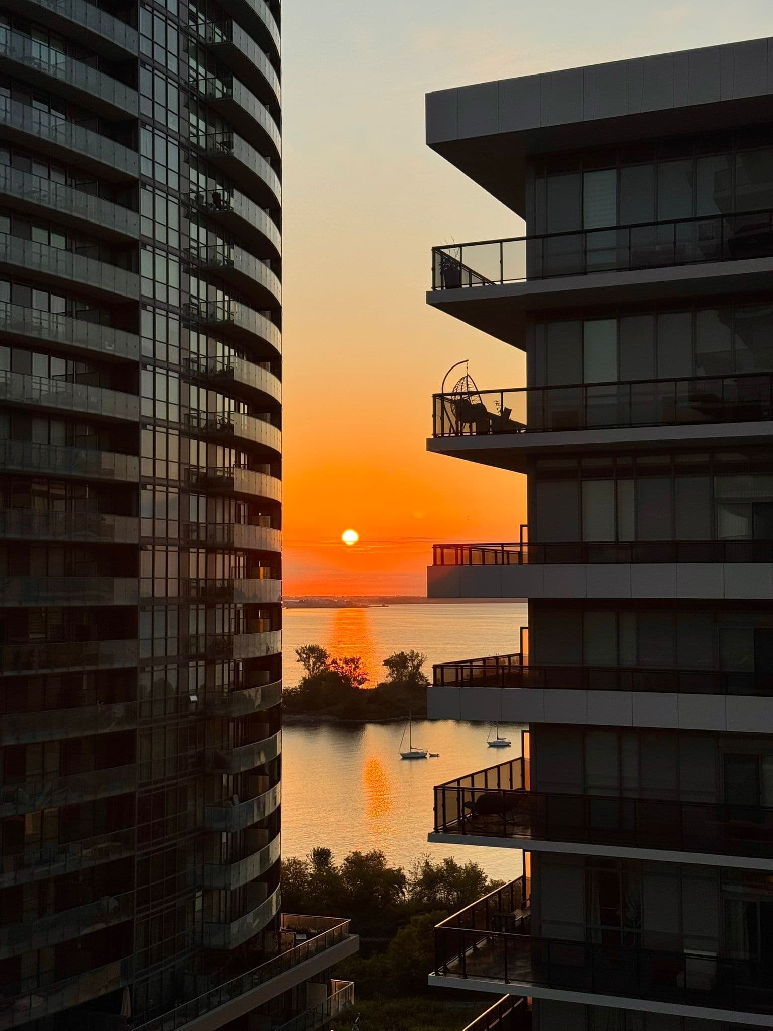 70 Annie Craig Drive 1405, Toronto W06, ON M8V 0G2