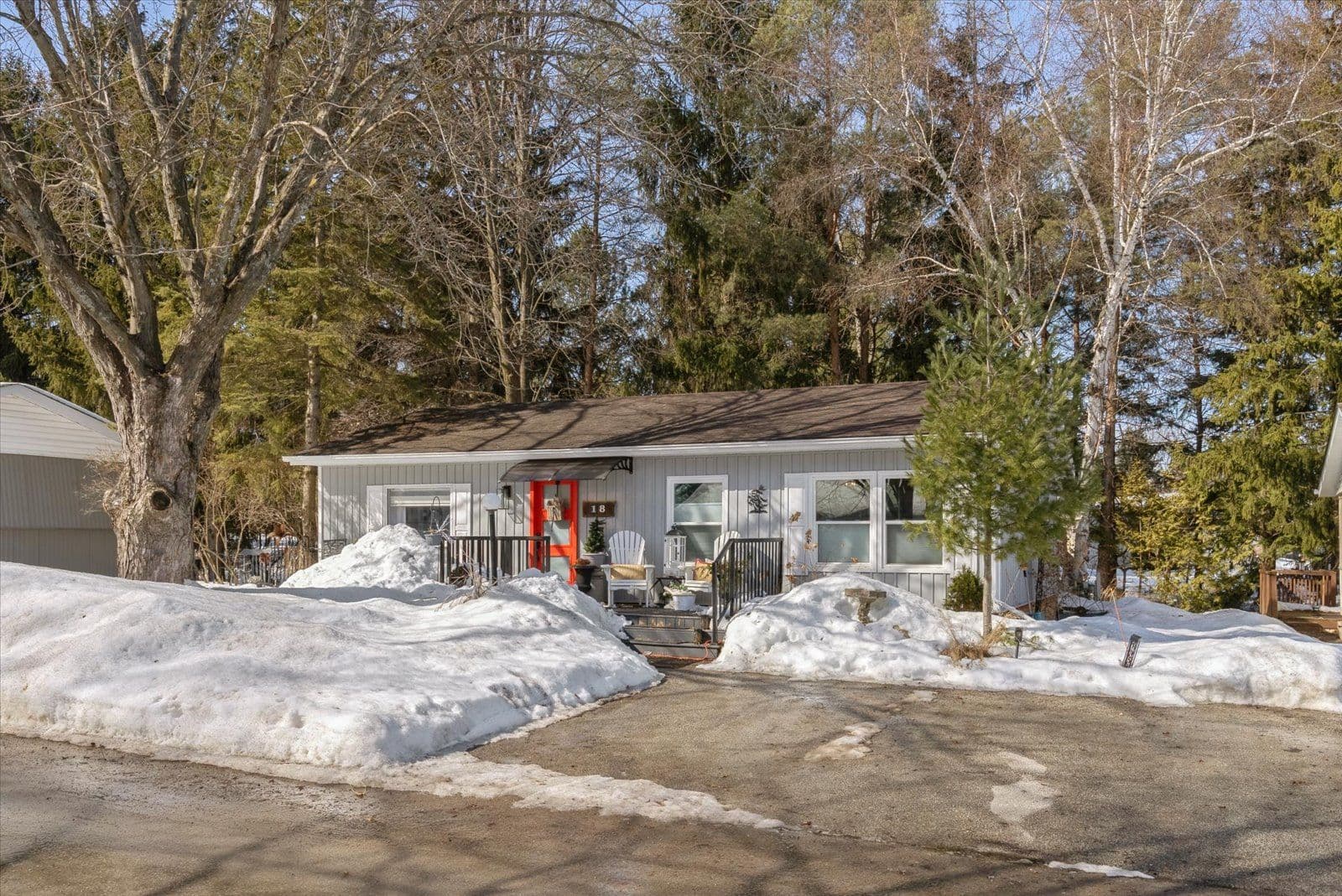 18 Cherrywood Lane, Innisfil, ON L9S 1M6