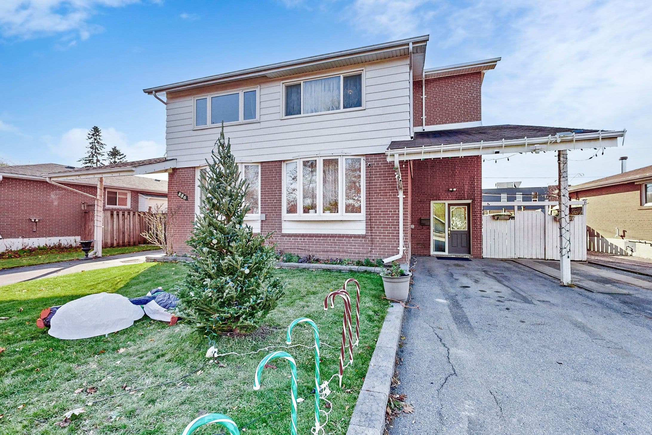 888 Krosno Boulevard, Pickering, ON L1W 1H4