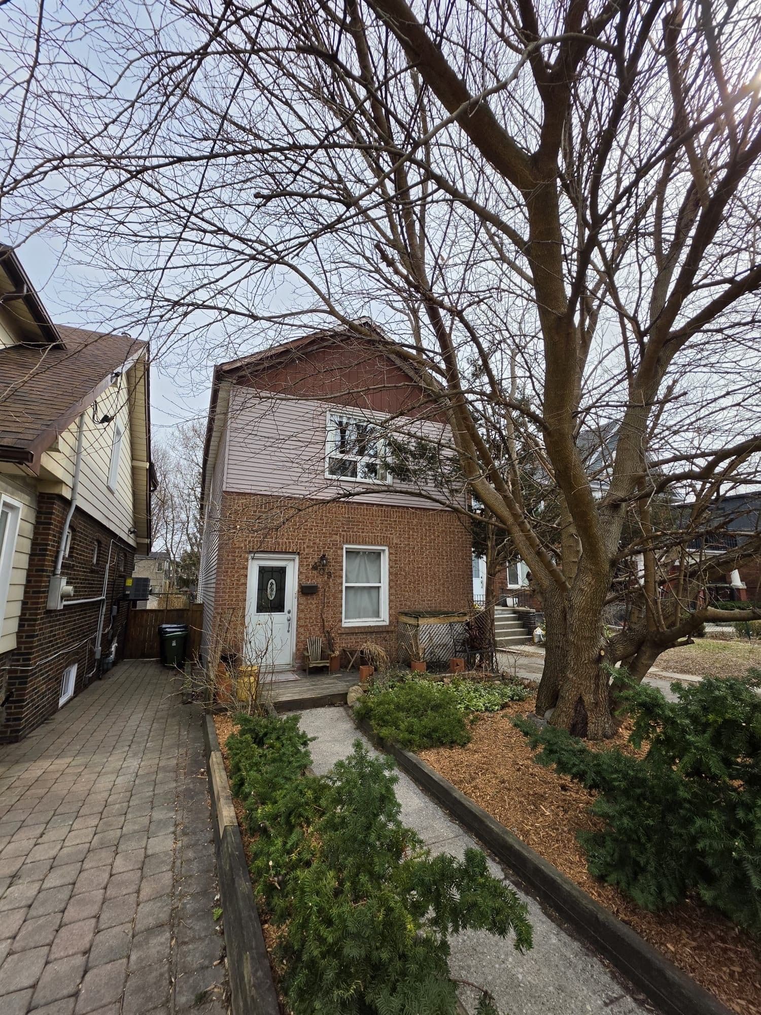 409 Woodbine Avenue, Toronto E02, ON M4L 3P7