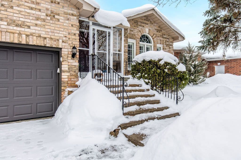 38 Brookfield Crescent, Barrie, ON L4N 9R6