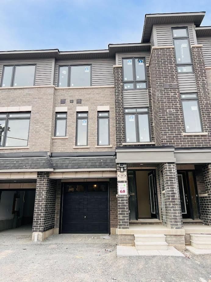 29 Esquire Way, Whitby, ON L1R 0S7