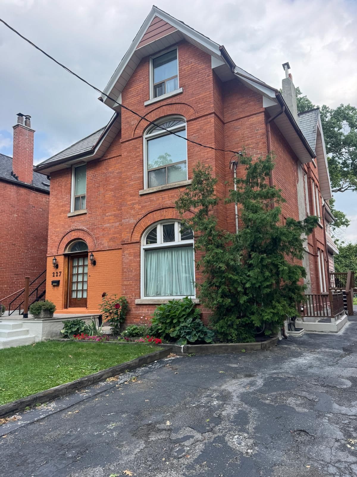 227 Evelyn Avenue 4, Toronto W02, ON M6P 2Z8