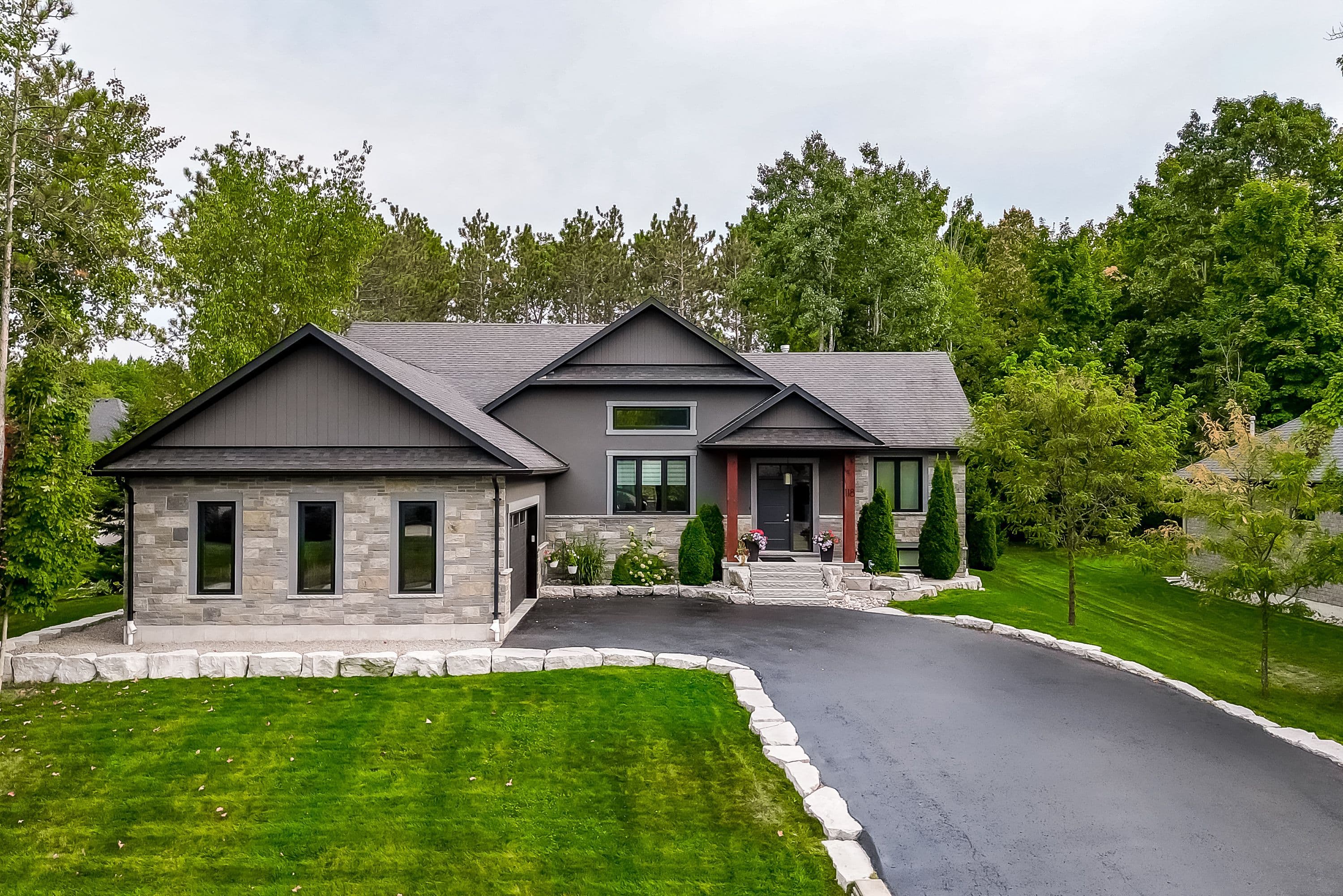 118 Mennill Drive, Springwater, ON L0L 1Y3