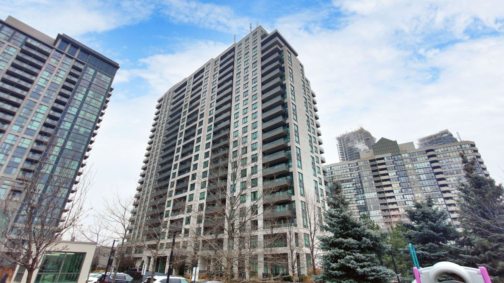 335 Rathburn Road W 211, Mississauga, ON L5B 0C8