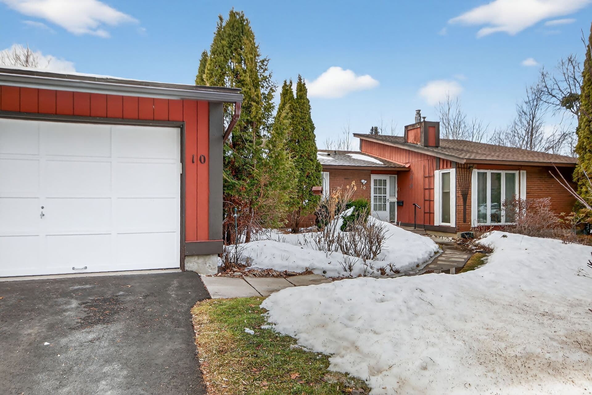 10 Amundsen Crescent, Kanata, ON K2L 1A7