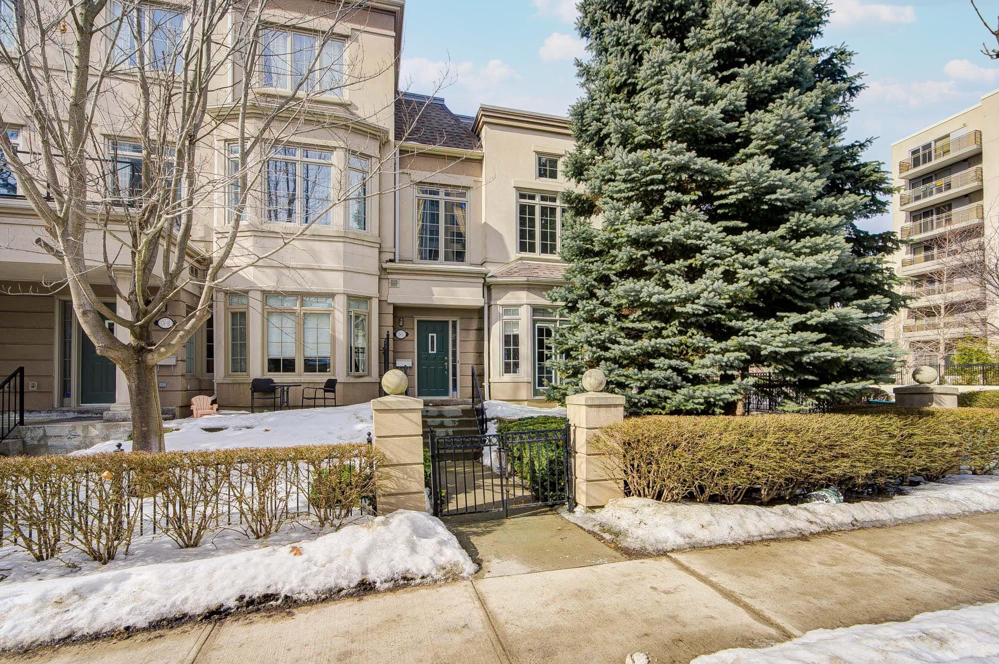 17 Barberry Place Th117, Toronto C15, ON M2K 3E2