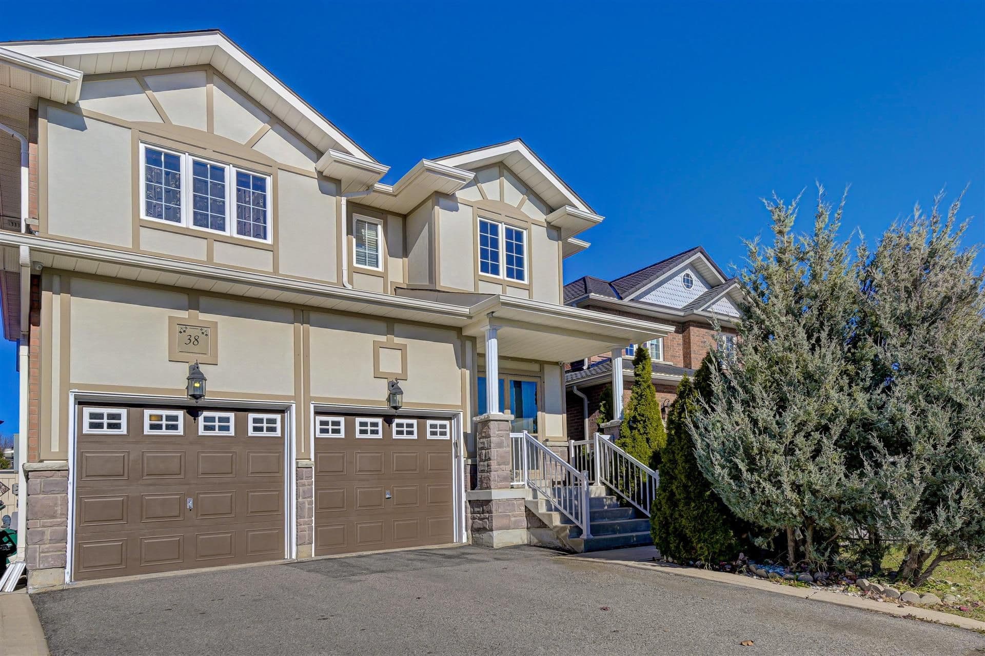 38 Orville Hand Court, Bradford West Gwillimbury, ON L9S 1A9