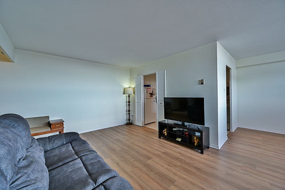 2550 Pharmacy Avenue 1015, Toronto E05, ON M1W 1H9