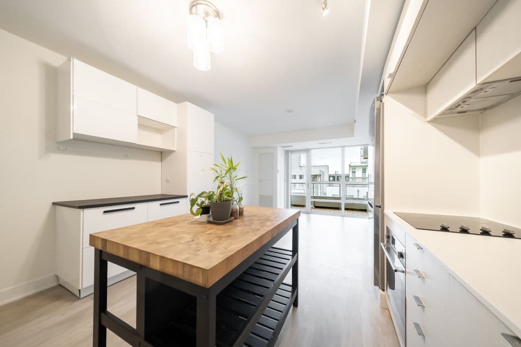 38 Cameron Street 426, Toronto C01, ON M5T 0C3