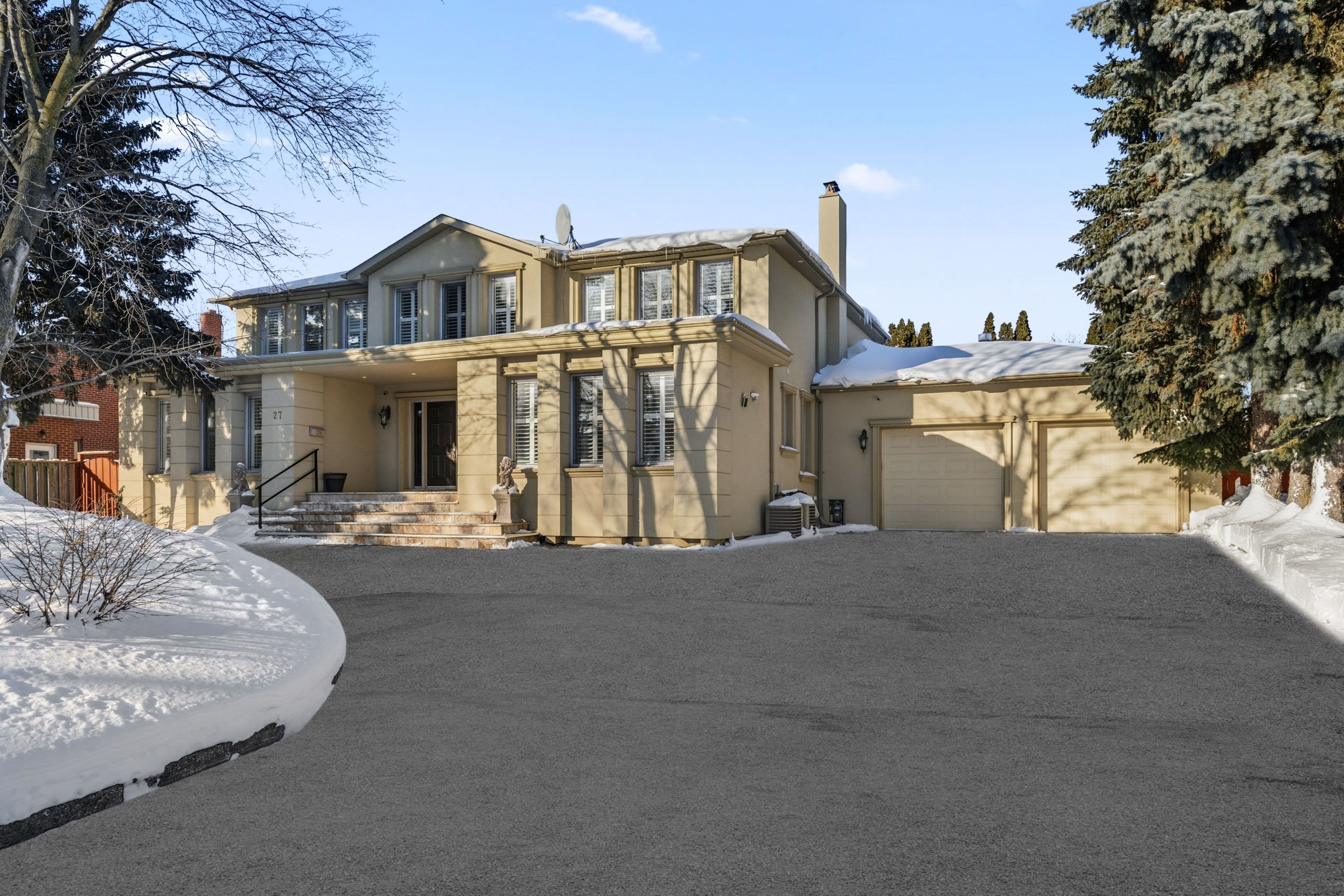 27 Dorwood Court, Vaughan, ON L4L 1M9