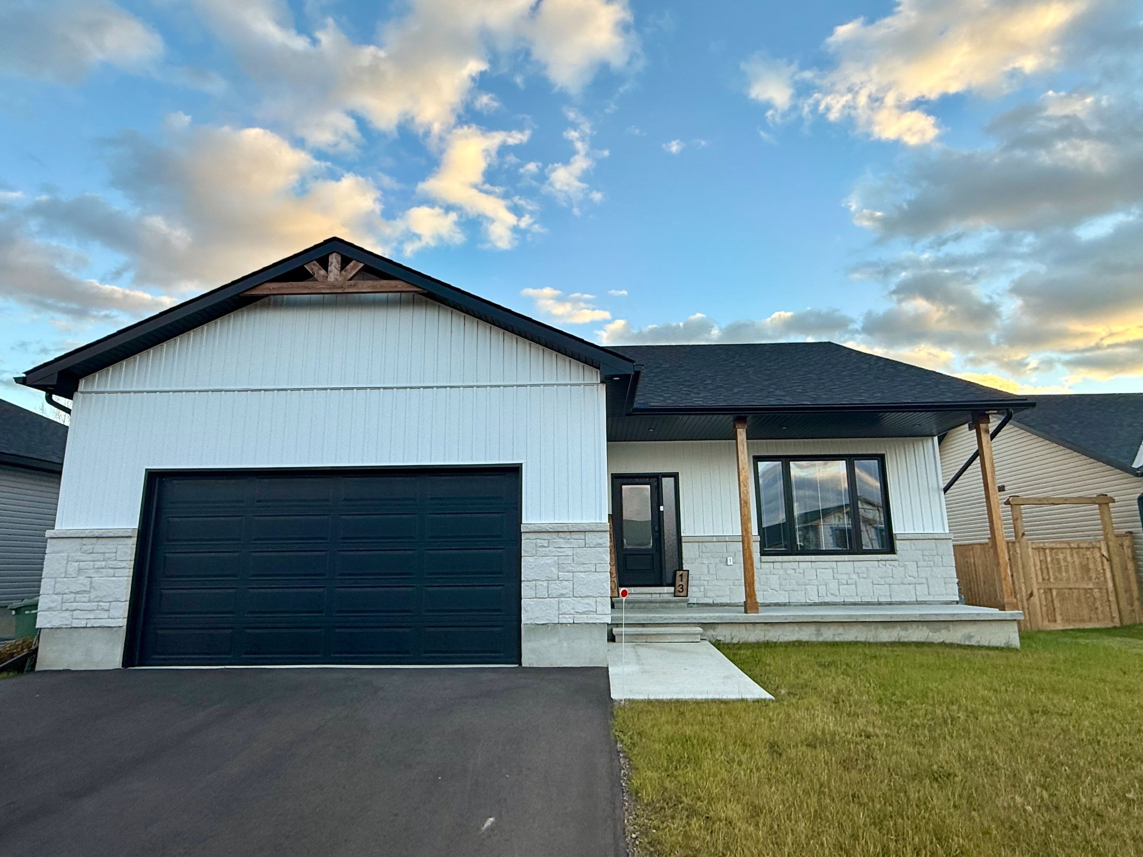 18 Durant Street, Petawawa, ON K8H 0G2