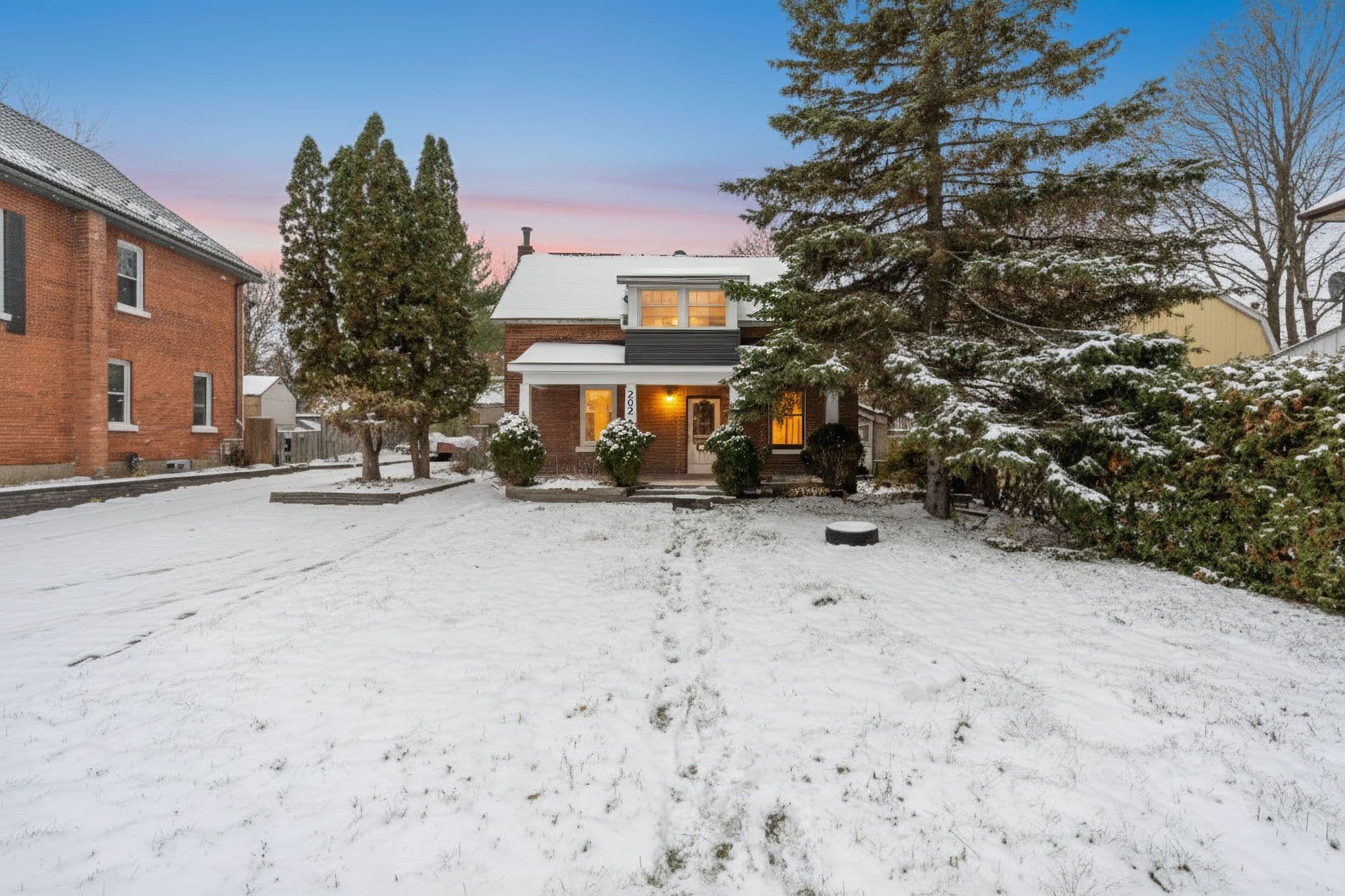 202 Bradford Street, Barrie, ON L4N 3B6