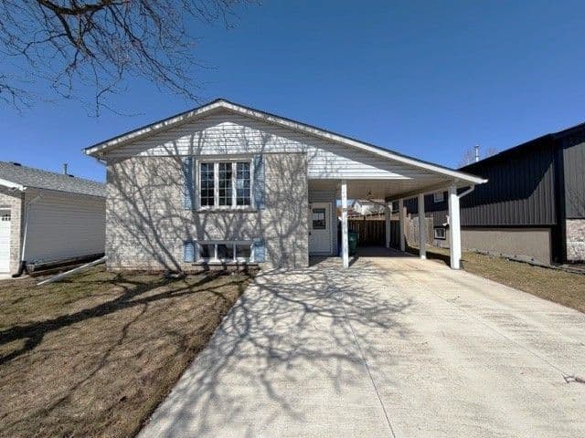 19 MEMORY Lane, Cambridge, ON N3C 3X7