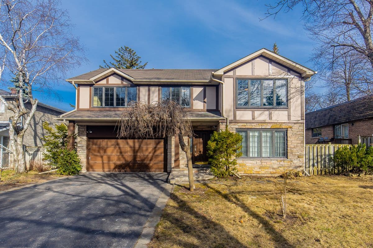 153 Banbury Road, Toronto C13, ON M3B 2L7
