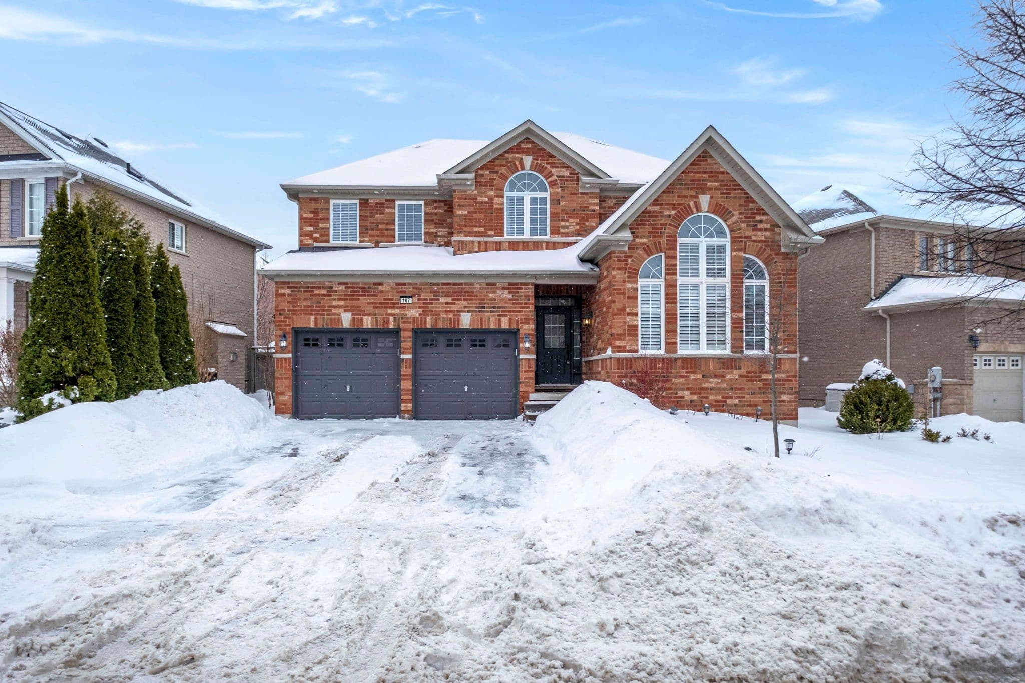 107 Mynden Way, Newmarket, ON L3X 3B7