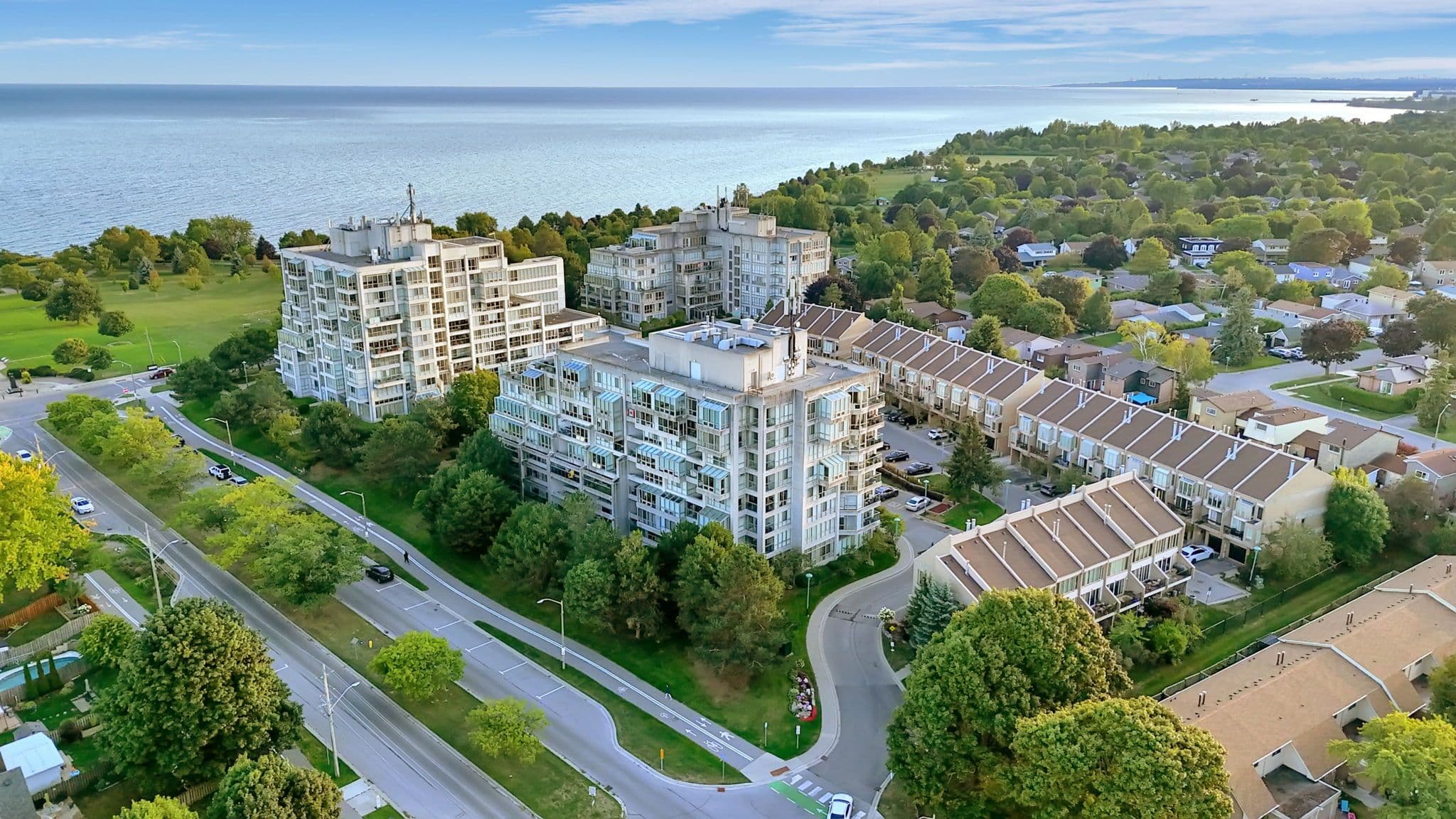 25 Cumberland Lane 304, Ajax, ON L1S 7K1