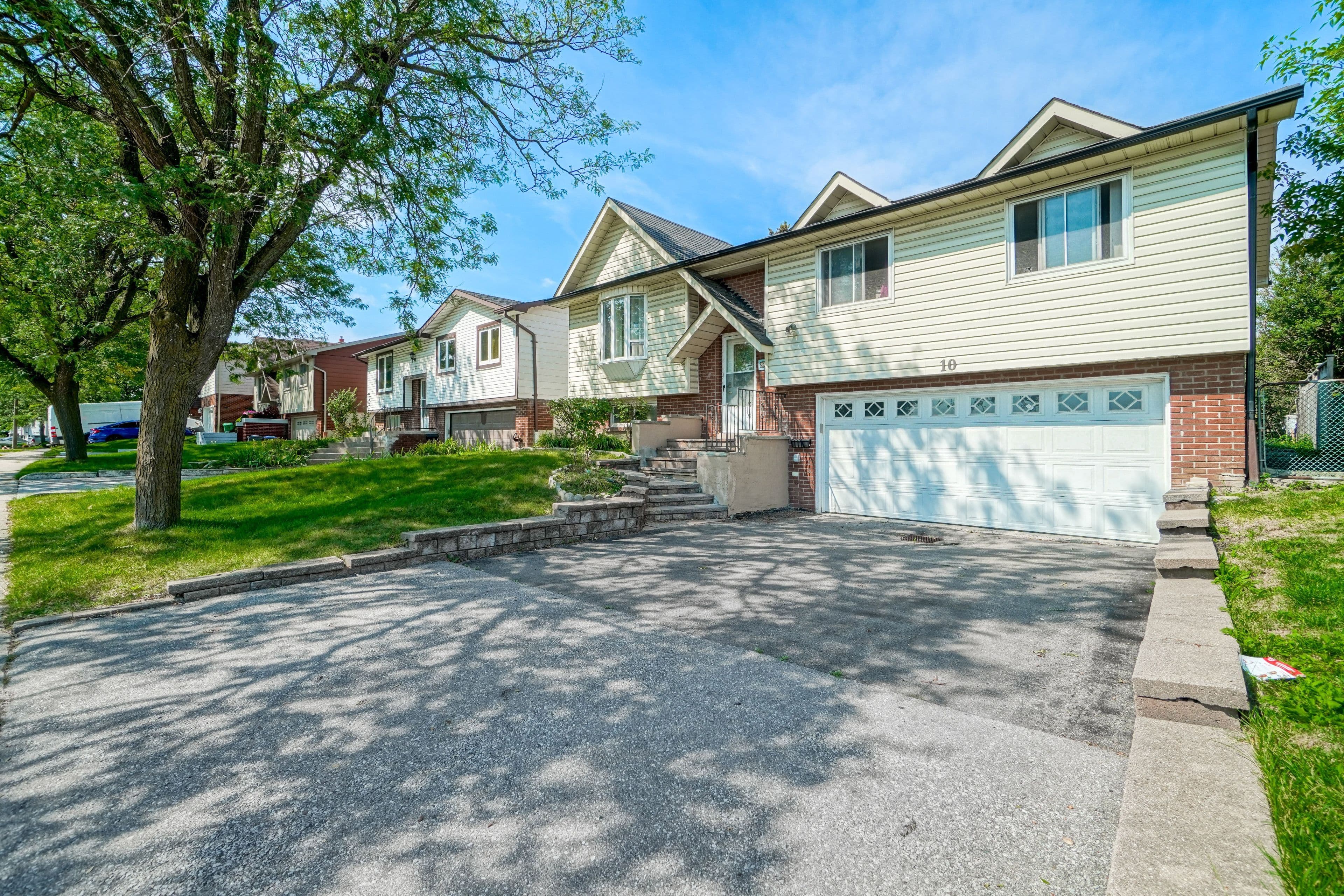 10 Linkdale Road Upper level, Brampton, ON L6V 2Y4