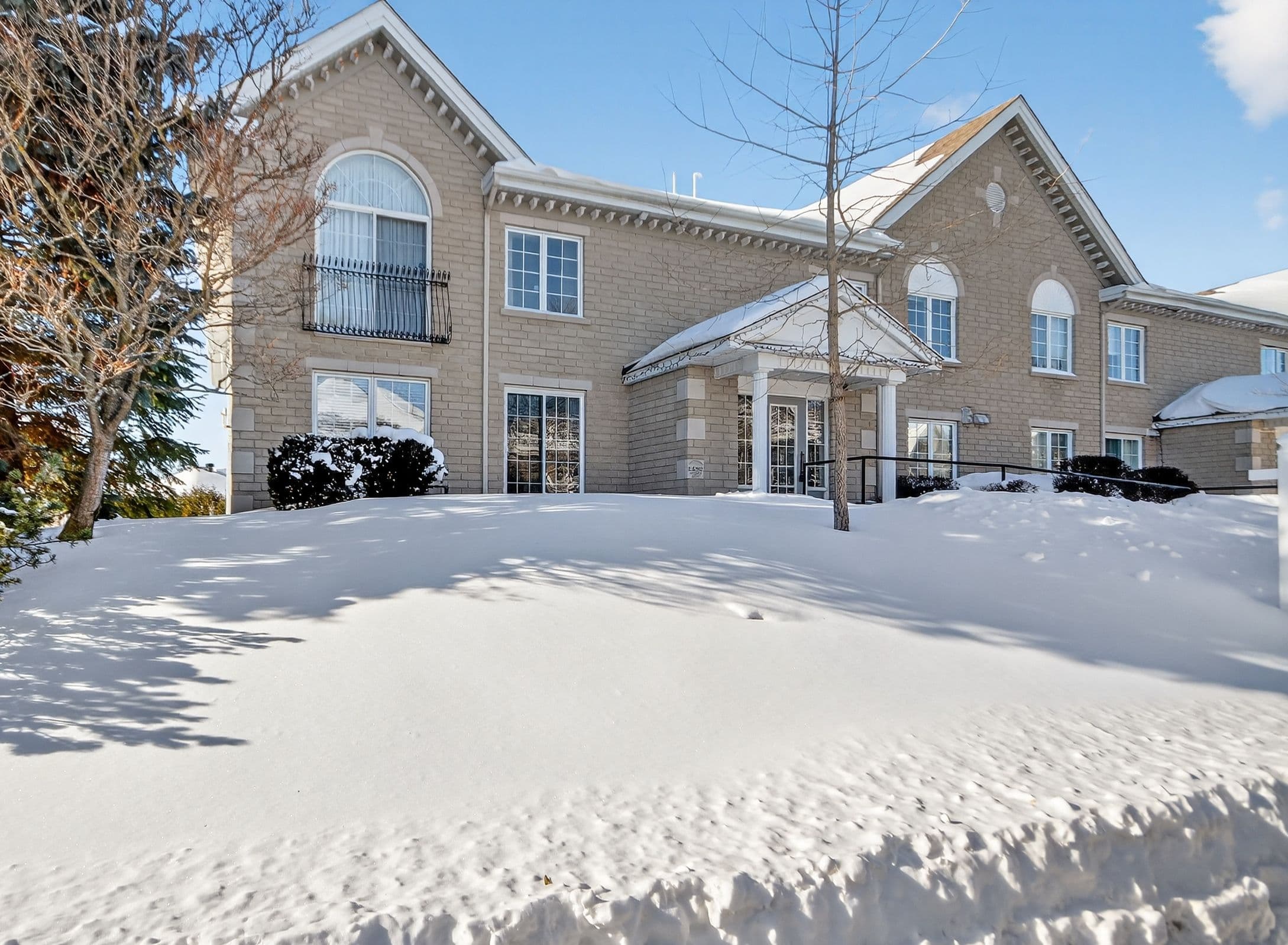51 Robson Court 2B, Kanata, ON K2K 2W1