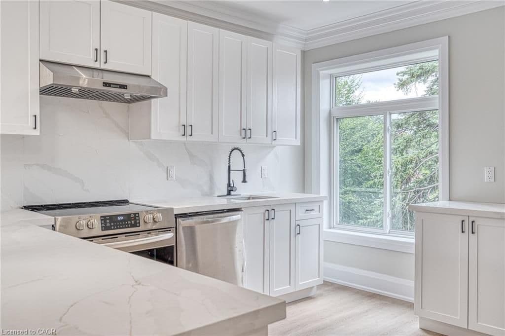 86 Wellington Street S 2, Hamilton, ON L8N 2R2