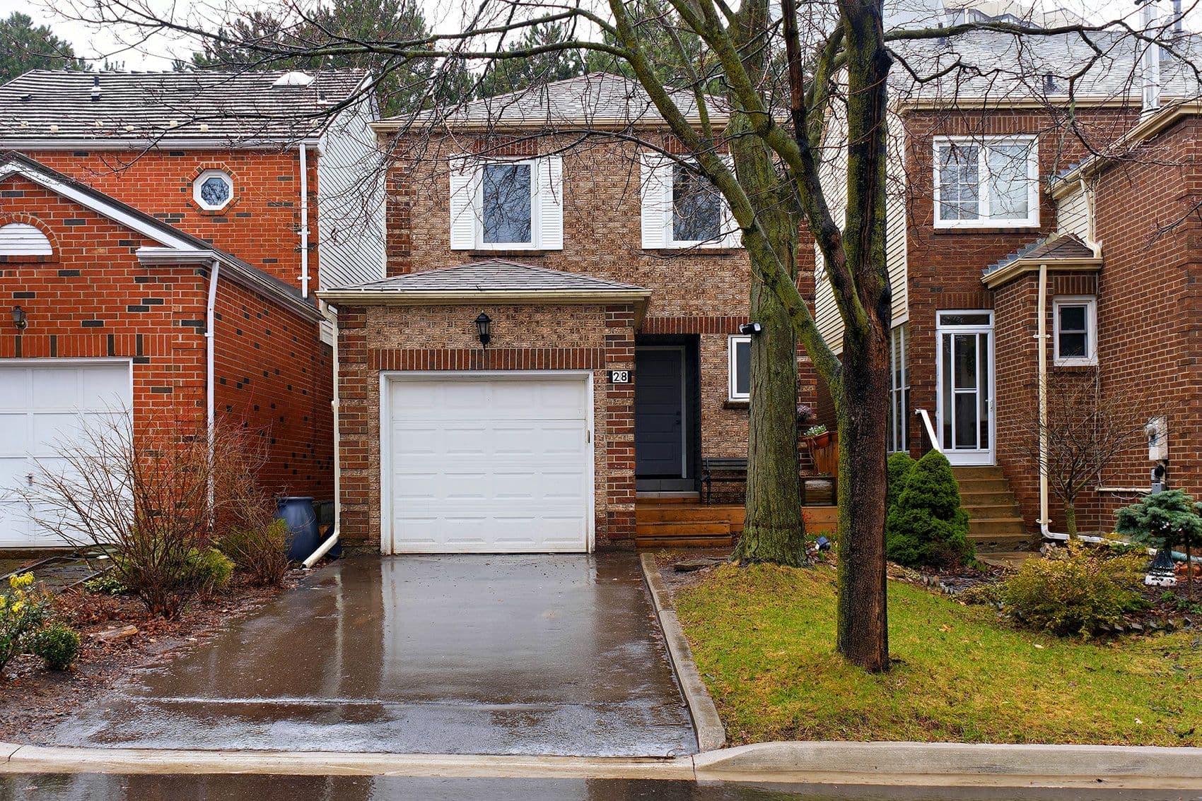 28 Lansbury Court, Vaughan, ON L4J 5J9