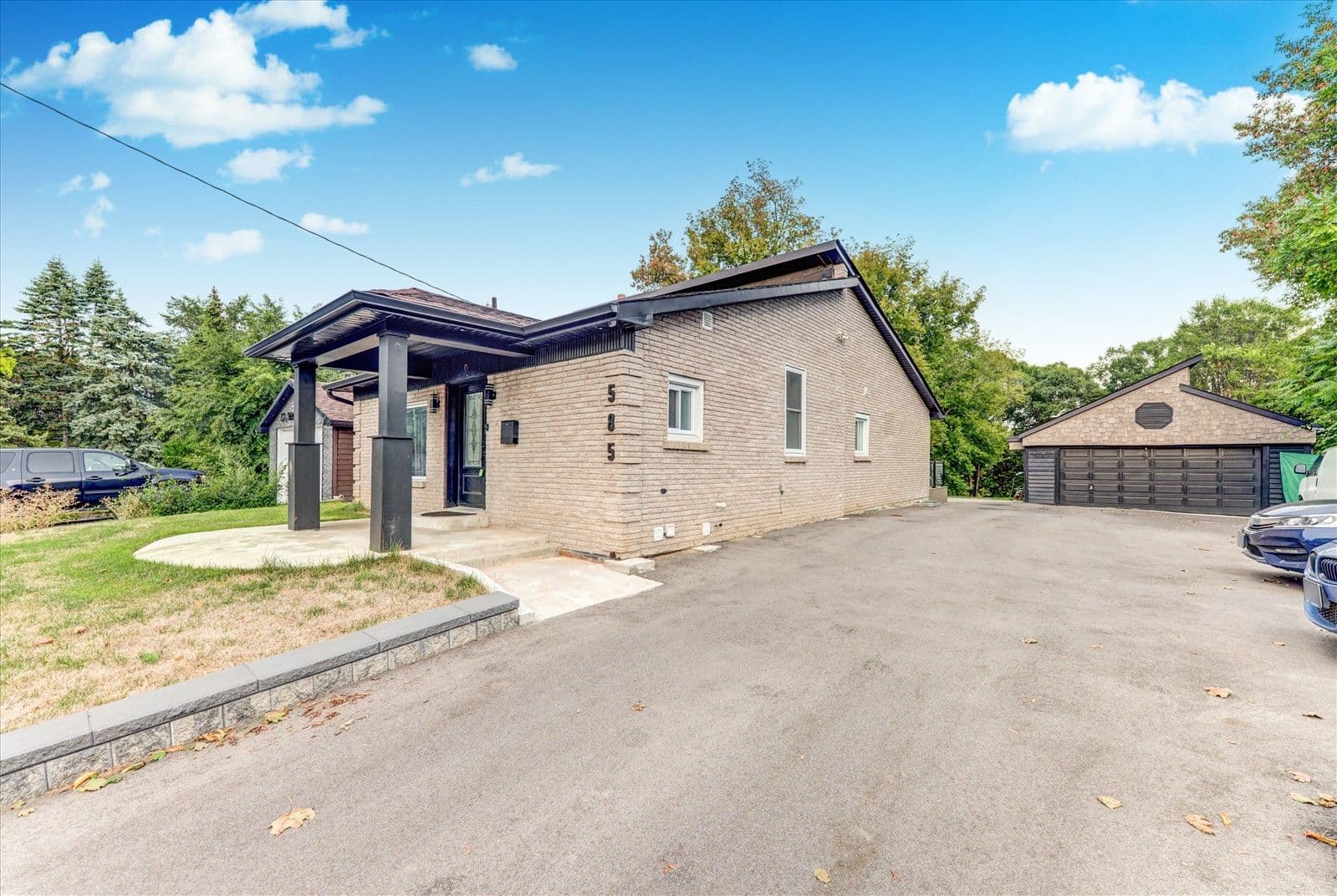 585 Wilson Road N, Oshawa, ON L1G 6E8