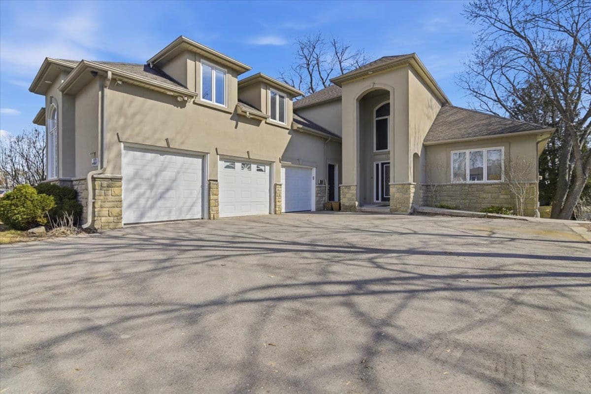 1879 Appleview Road, Pickering, ON L1V 1T7