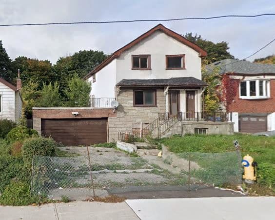 592 Ridelle Avenue, Toronto W04, ON M6B 1K9