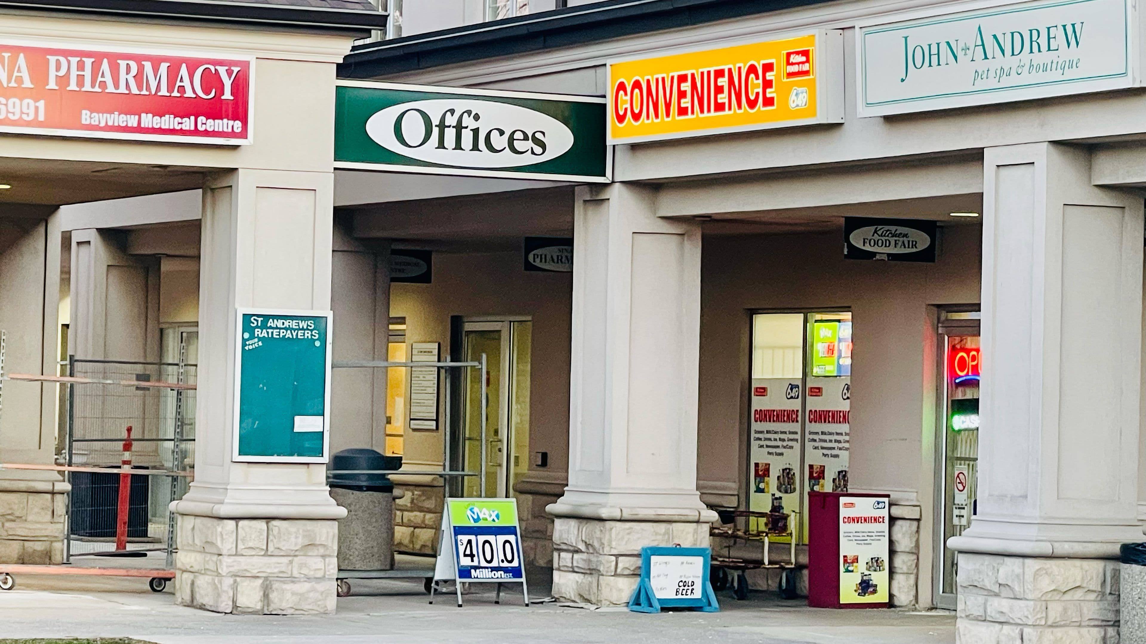 33 The Links Road, Toronto C12, ON M2P 1T7