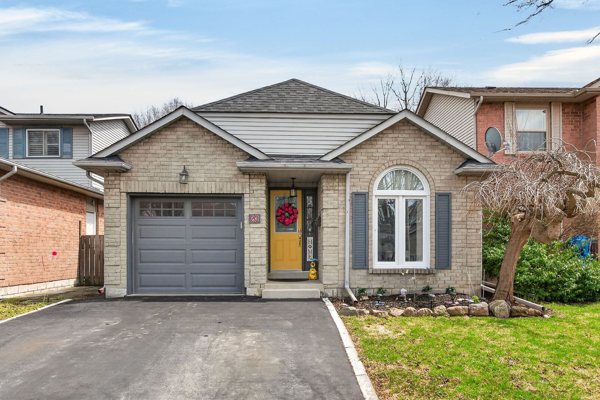 23 Juliebeth Drive, Hamilton, ON L9B 2N6