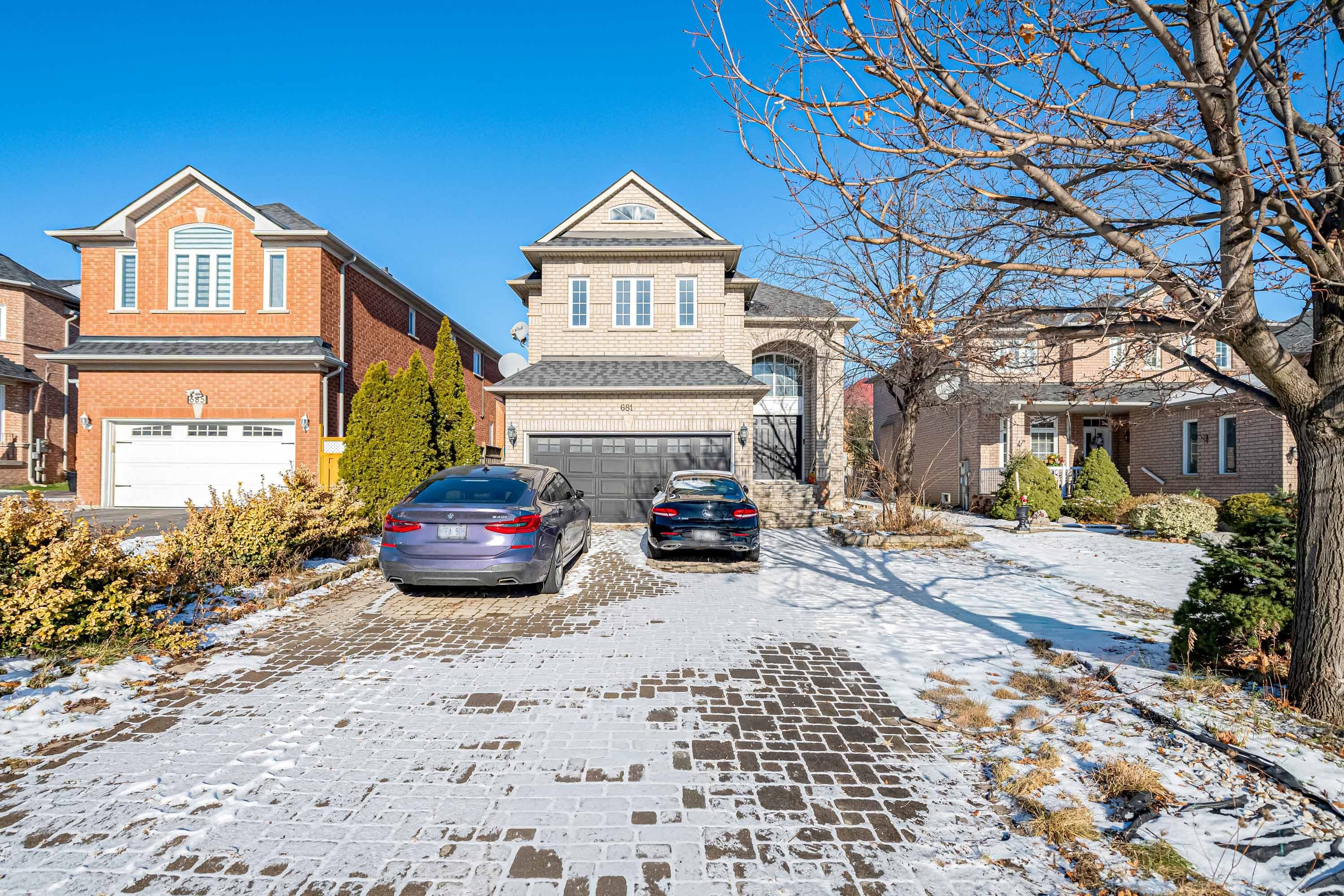 681 Bristol Road W, Mississauga, ON L5R 3Y1