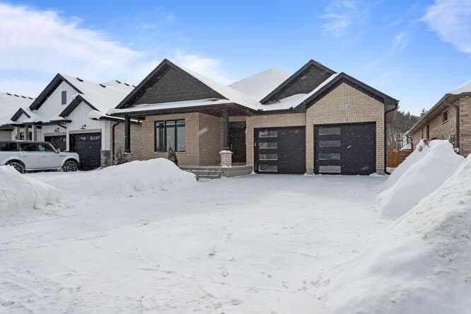 23 Elliot Street, Strathroy-Caradoc, ON N7G 3H4