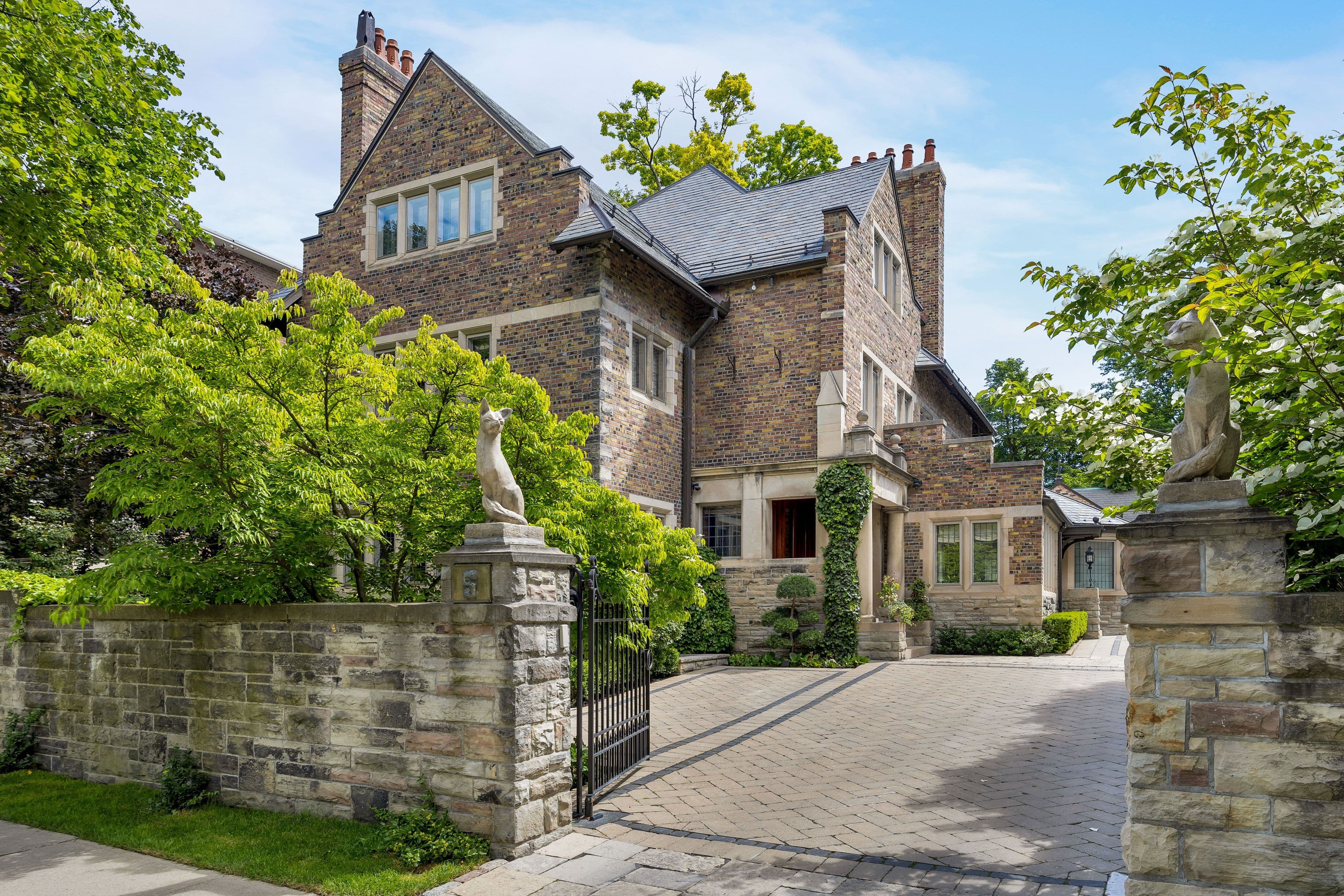 5 Thornwood Road, Toronto C09, ON M4W 2R8