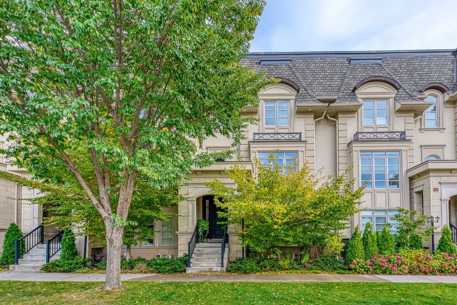 221 Hanover Street, Oakville, ON L6K 0G9