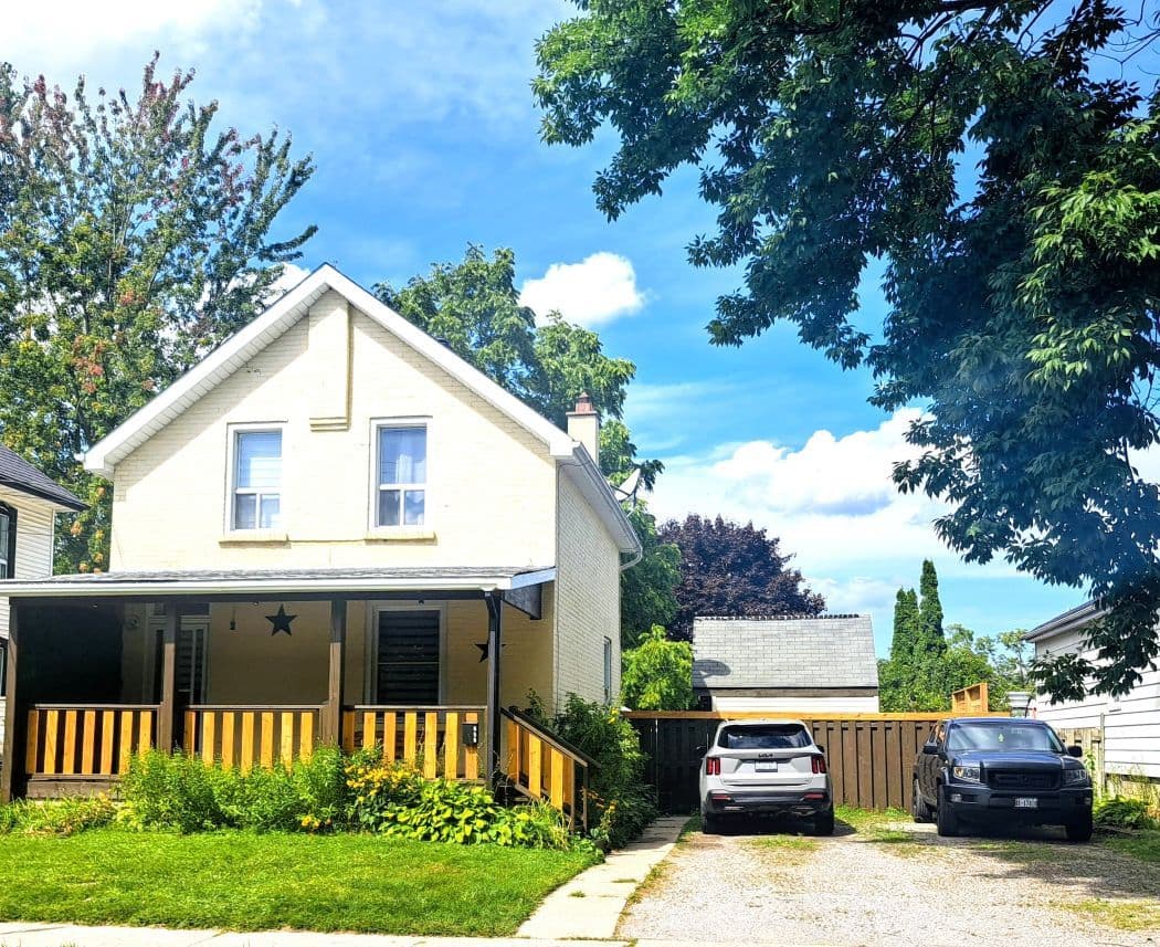 658 Brown Street, Peterborough, ON K9J 4K5