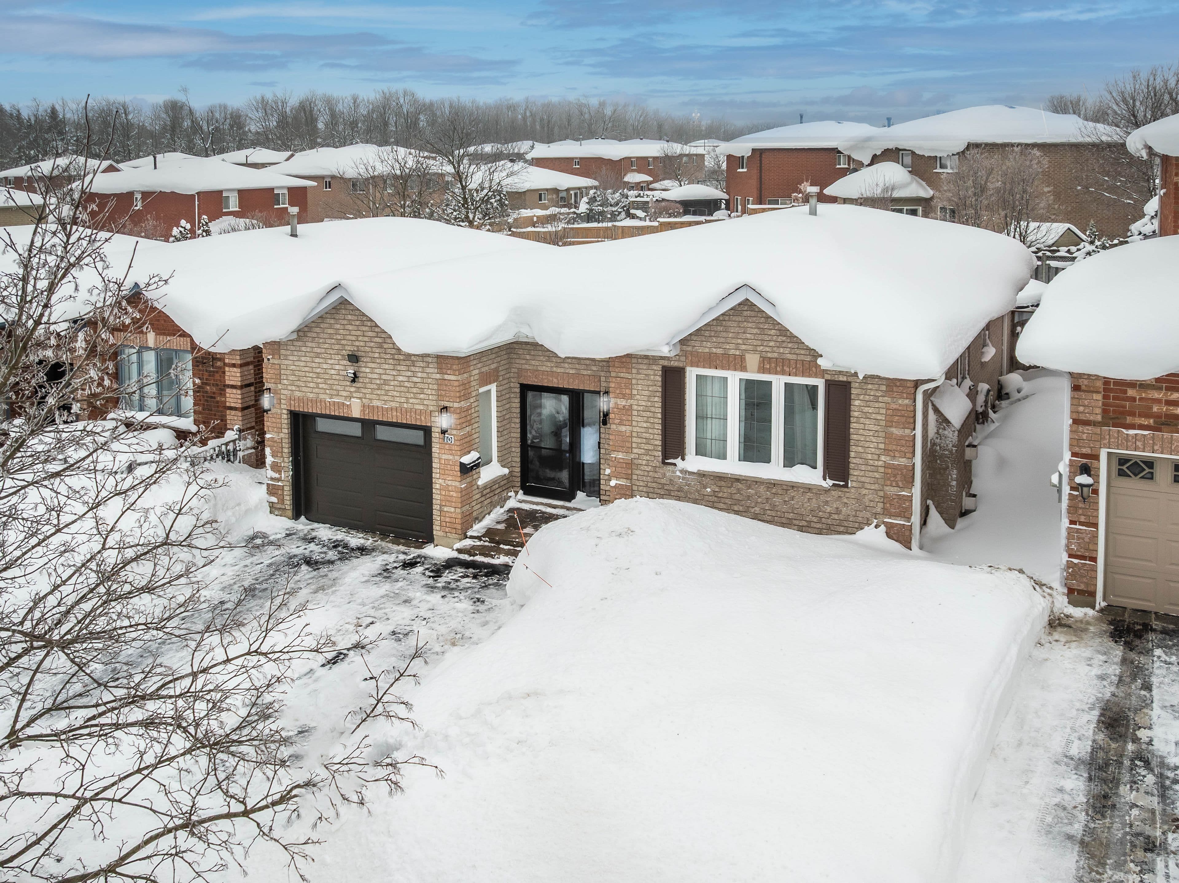 10 Wismer Avenue, Barrie, ON L4N 7X8