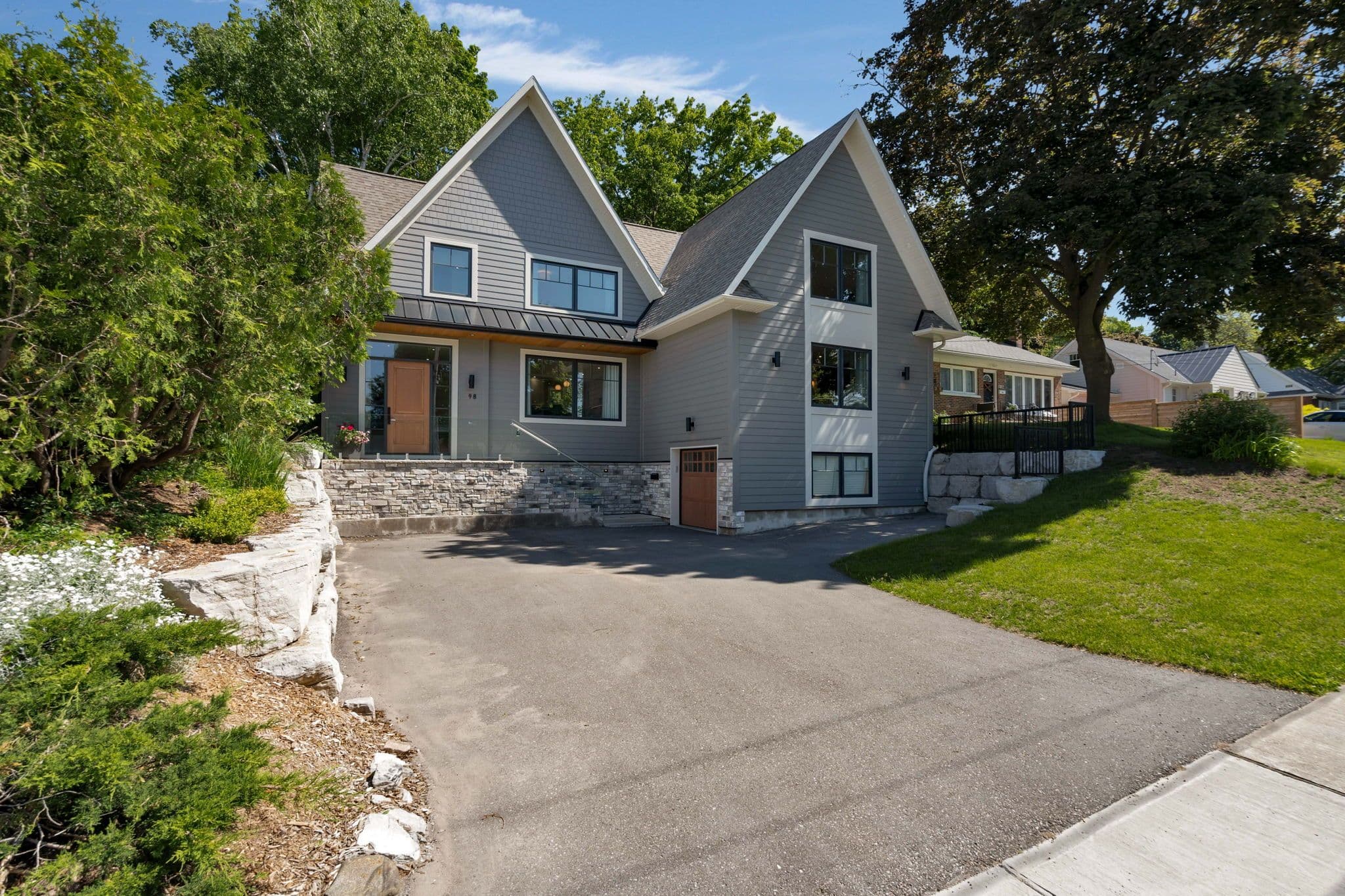 98 Shanty Bay Road, Barrie, ON L4M 1E2