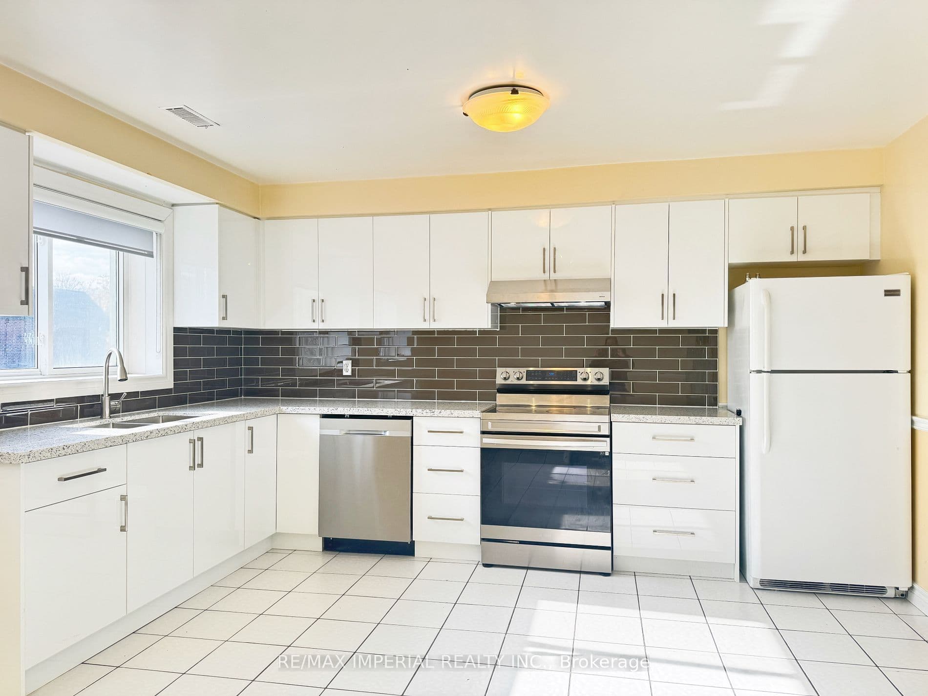 641A The Queensway N/A, Toronto W07, ON M8Y 1K6