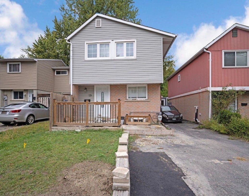 19 Gatsby Square Room 1, Brampton, ON L6S 2H4